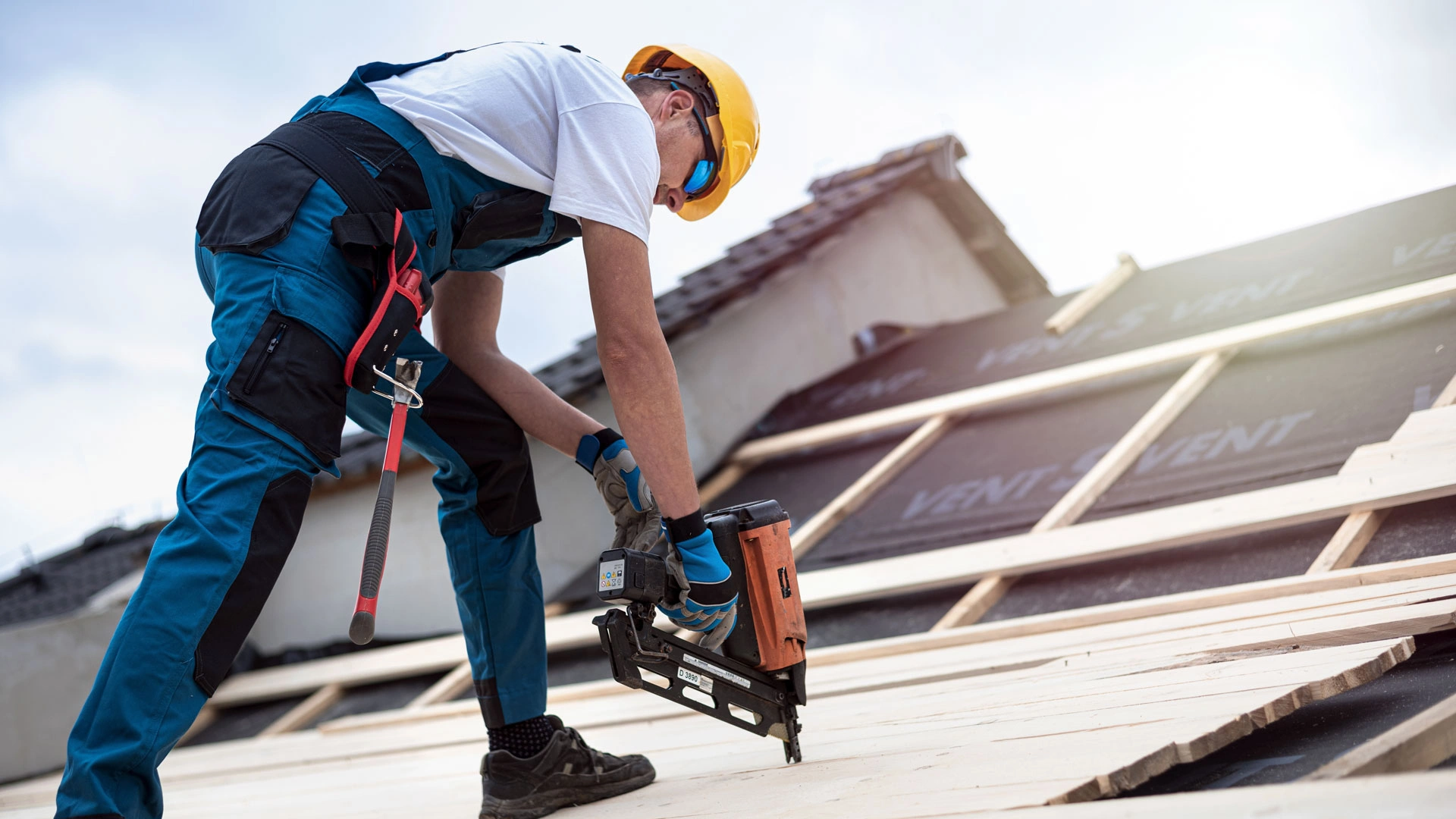 The roof is nailed with wooden sticks to the ceiling with an electric plug.