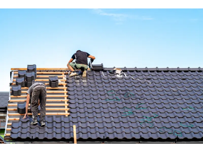 Craftsman builds new roof from ceramic tiles Craftsman builds new roof from ceramic tiles